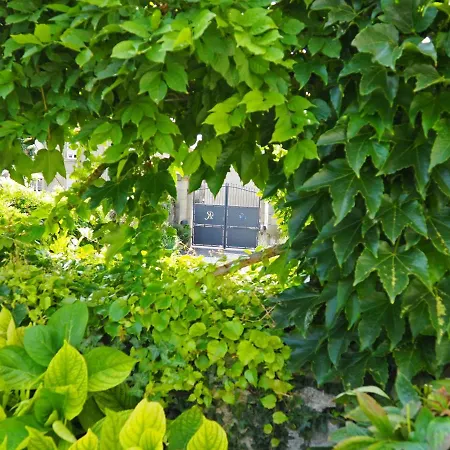 Manoir Le Refuge Oda ve Kahvaltı 4*