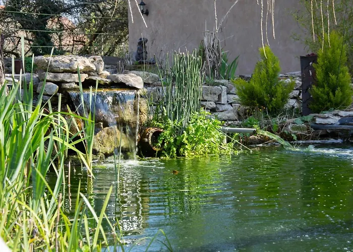 Oda ve Kahvaltı Manoir Le Refuge 4*